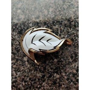 Signed CROWN TRIFARI Vintage Large Gold Tone White Enamel Leaf 2.5" Brooch Pin